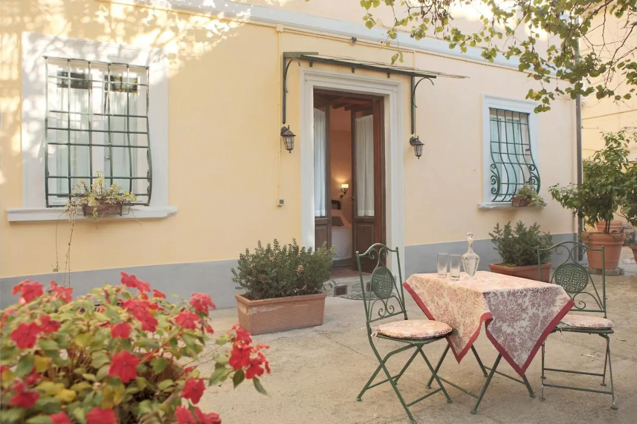 ** Bed & Breakfast Villa La Dogana B&B Di Charme - Historic Villa With A Beautiful Garden Lucca Italy