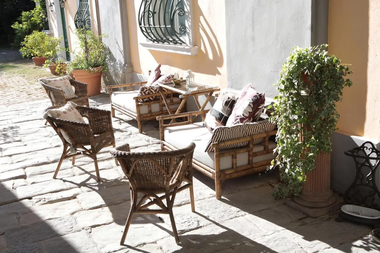 Couette-café Villa La Dogana B&B Di Charme - Historic Villa With A Beautiful Garden Lucques