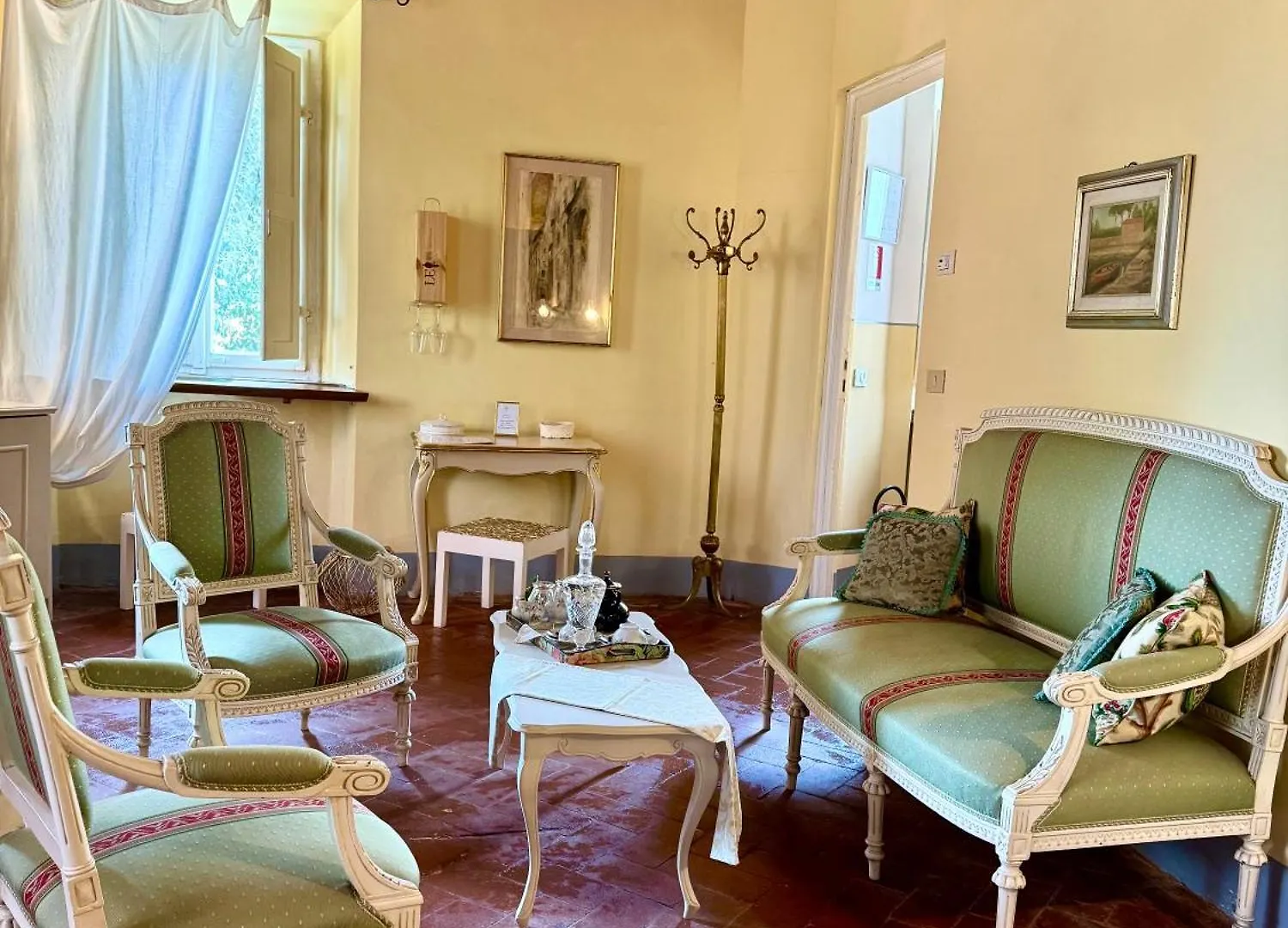 Bed and Breakfast Villa La Dogana B&B Di Charme - Historic Villa With A Beautiful Garden - Private Parking Λούκα