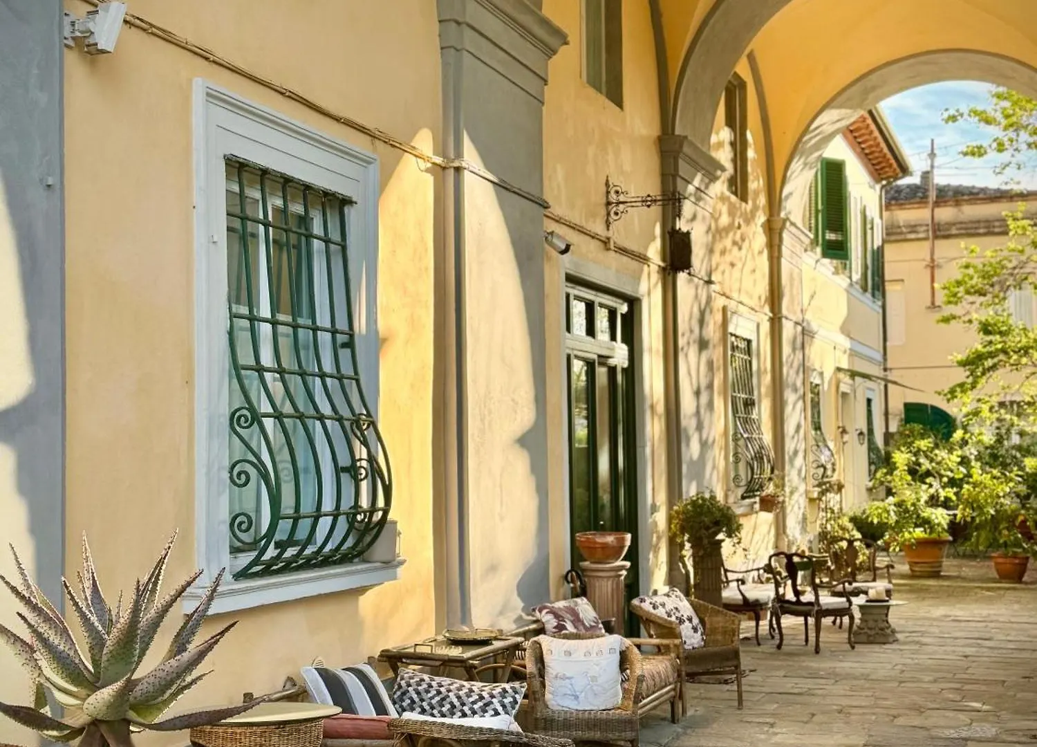 Bed & Breakfast Villa La Dogana B&B Di Charme - Historic Villa With A Beautiful Garden Lucca