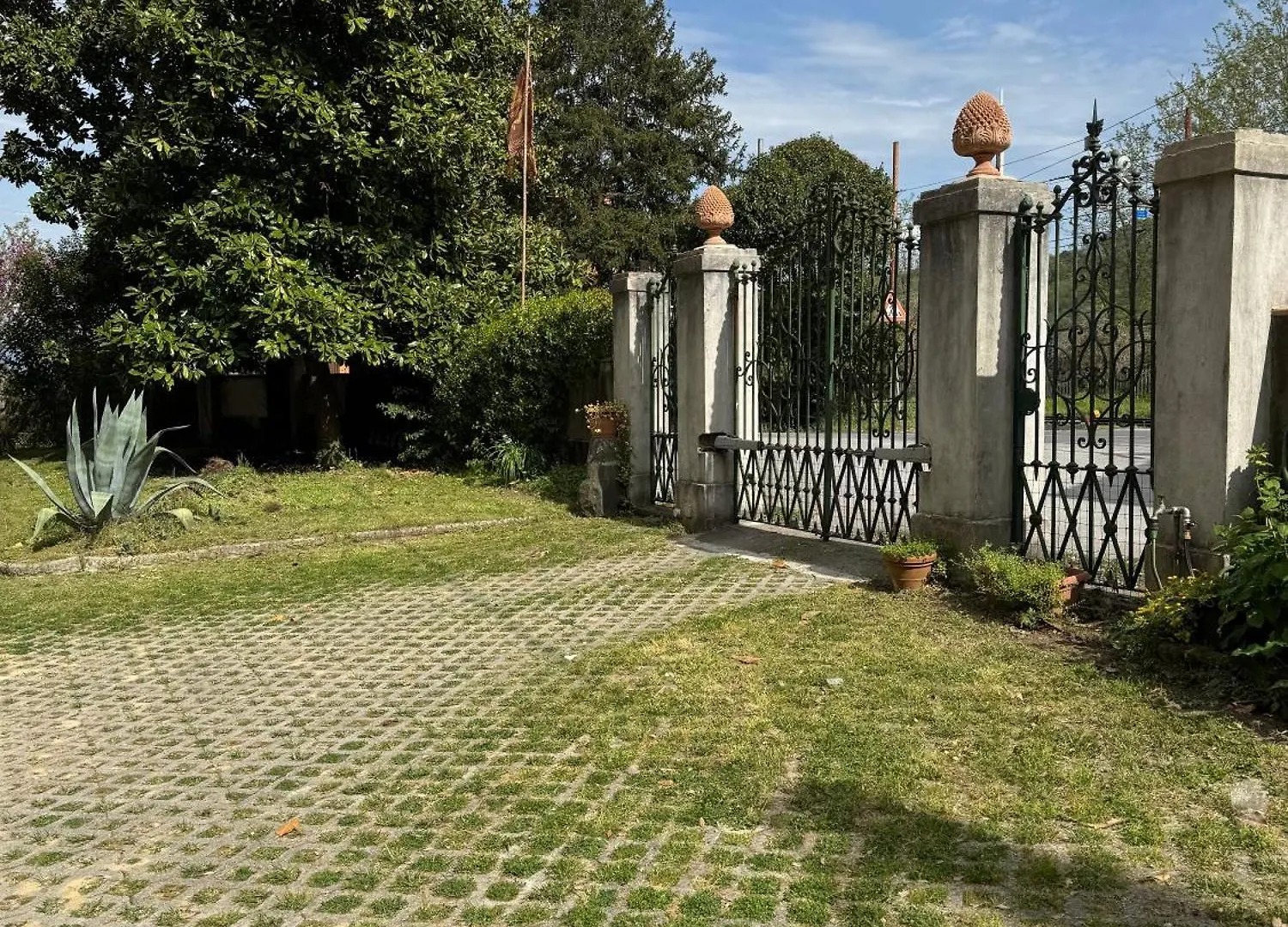 Villa La Dogana B&B Di Charme - Historic Villa With A Beautiful Garden - Private Parking Lucca Bed and breakfast
